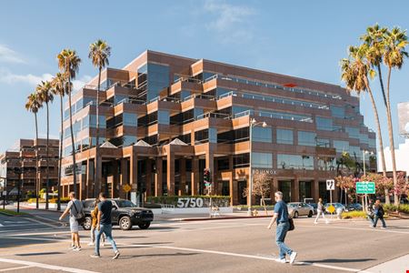 Wilshire Courtyard