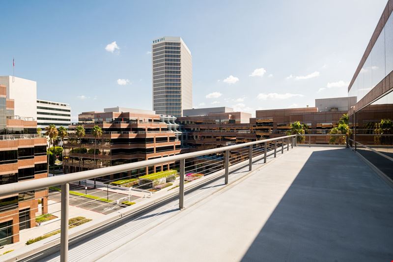 Wilshire Courtyard Coworking